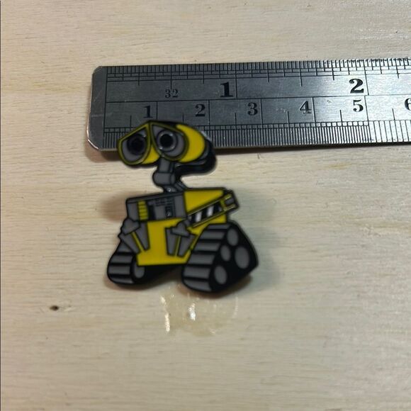 Yellow Robot Enamel Pin - Picture 1 of 3
